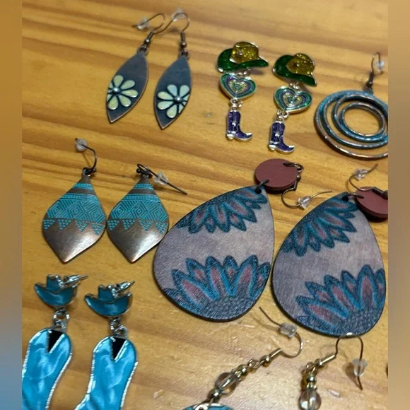 13 pairs new cute woman’s earrings - Picture 4 of 10